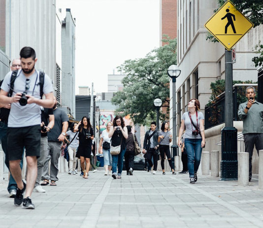 Quei passi che possono illuminare il mondo energia pedoni
