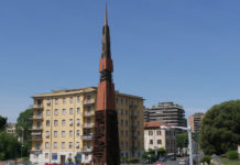 Obelisco Lancia di luce: il capolavoro compie trent’anni